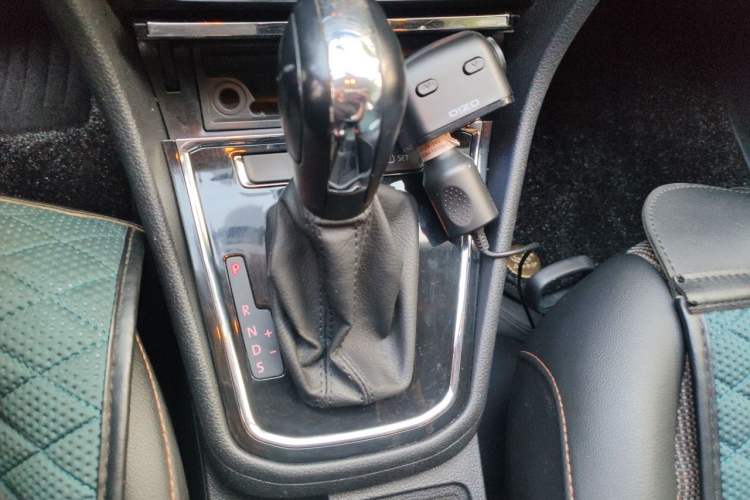 Used Volkswagen C-TREK 2018 1.5L Automatic Comfort Model Gear Lever