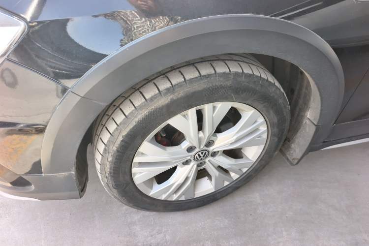 Used Volkswagen C-TREK 2018 1.5L Automatic Comfort Model Left Front Wheel Hub