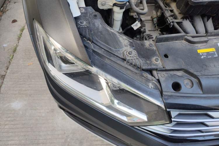 Used Volkswagen C-TREK 2018 1.5L Automatic Comfort Model Right Front Headlight