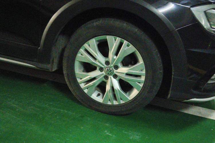 Used Volkswagen C-TREK 2018 1.5L Automatic Comfort Model Right Front Wheel Hub
