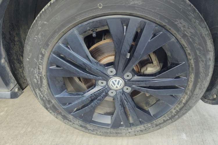 Used Volkswagen C-TREK 2018 1.5L Automatic Comfort Model Right Front Wheel Hub