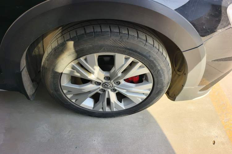 Used Volkswagen C-TREK 2018 1.5L Automatic Comfort Model Right Rear Wheel Hub