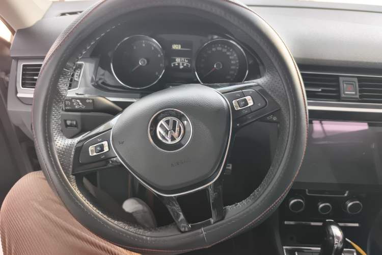 Used Volkswagen C-TREK 2018 1.5L Automatic Comfort Model Steering Wheel