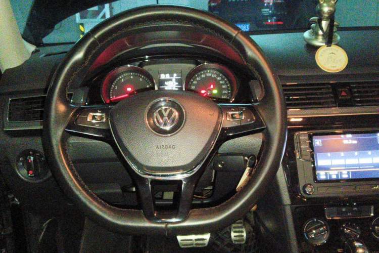 Used Volkswagen C-TREK 2018 1.5L Automatic Comfort Model Steering Wheel