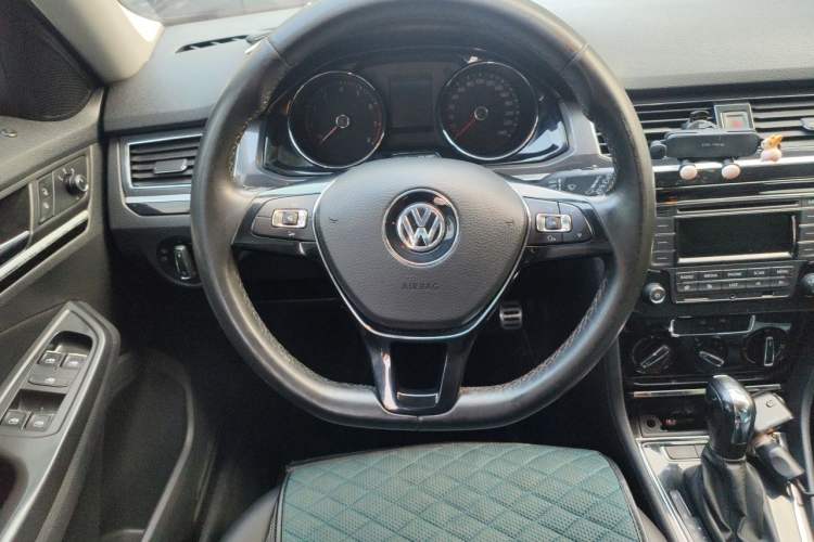 Used Volkswagen C-TREK 2018 1.5L Automatic Comfort Model Steering Wheel