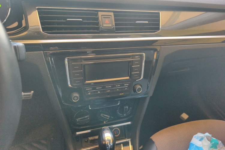 Used Volkswagen C-TREK 2018 1.5L Automatic Comfort Model Audio And AC Panel