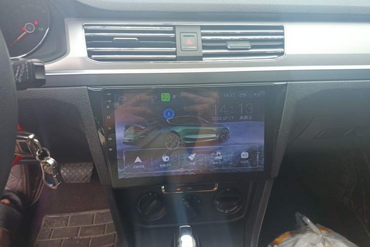 Used Volkswagen C-TREK 2018 1.5L Automatic Fashion Model Audio And AC Panel