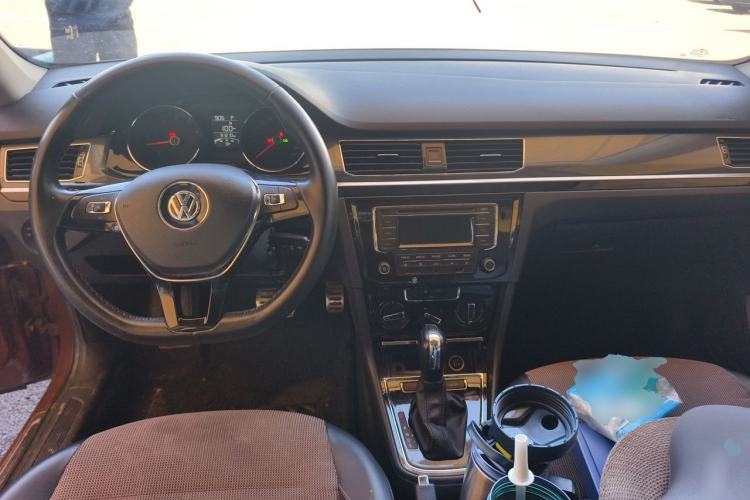 Used Volkswagen C-TREK 2018 1.5L Automatic Comfort Model Center Console