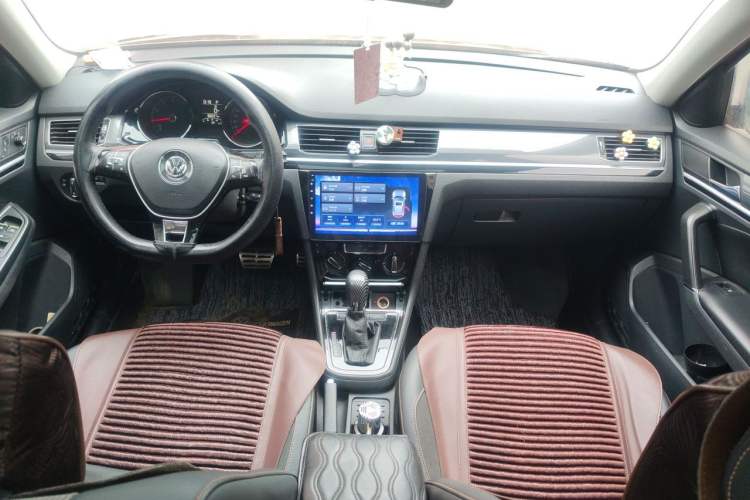 Used Volkswagen C-TREK 2018 230TSI DSG Comfort Model Center Console