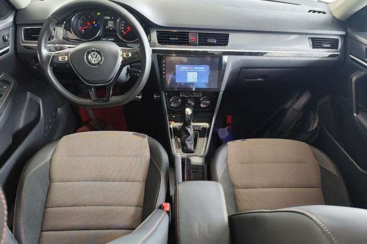 Used Volkswagen C-TREK 2018 1.5L Automatic Comfort Model Center Console