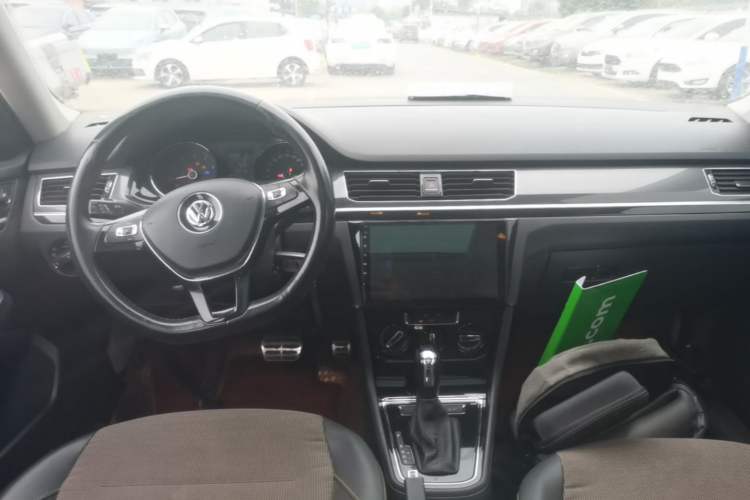 Used Volkswagen C-TREK 2018 1.5L Automatic Comfort Model Center Console