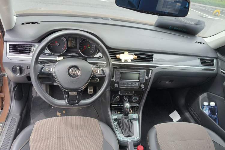 Used Volkswagen C-TREK 2018 1.5L Automatic Comfort Model Center Console