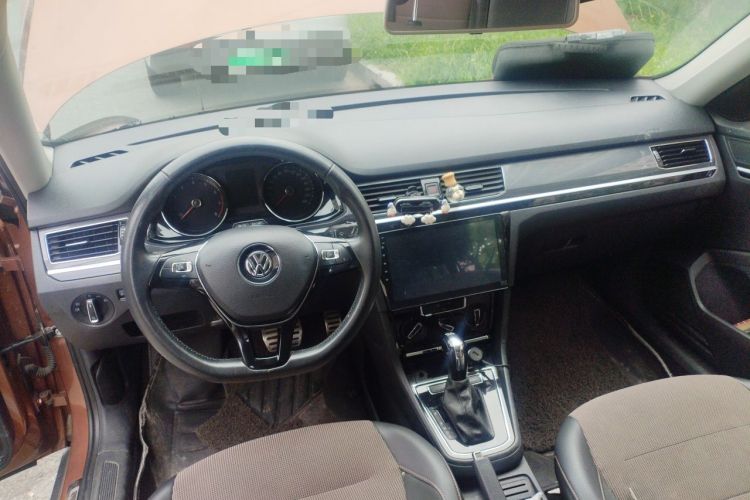 Used Volkswagen C-TREK 2018 230TSI DSG Comfort Model Center Console