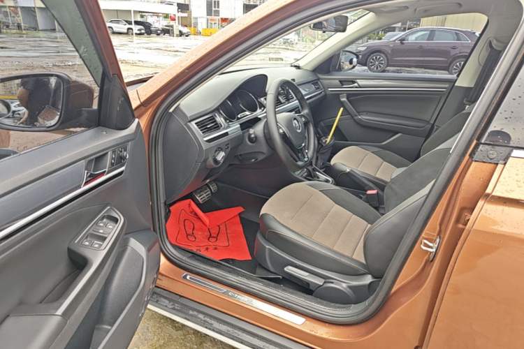 Used Volkswagen C-TREK 2018 1.5L Automatic Comfort Model Driver Seat