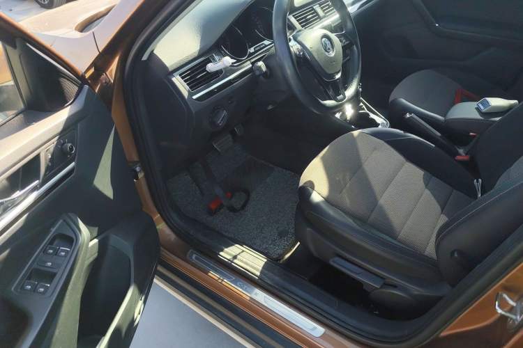Used Volkswagen C-TREK 2018 1.5L Automatic Comfort Model Driver Seat