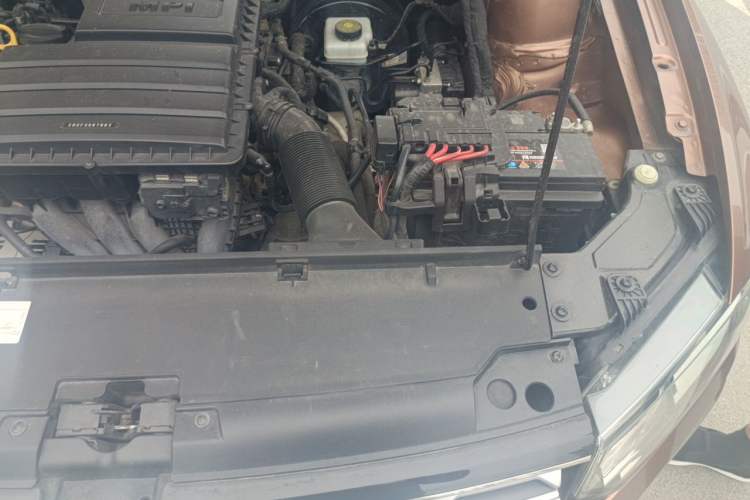 Used Volkswagen C-TREK 2018 1.5L Automatic Fashion Model Engine Bay Left