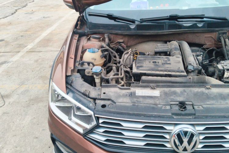 Used Volkswagen C-TREK 2018 230TSI DSG Luxury Version Engine Bay Right