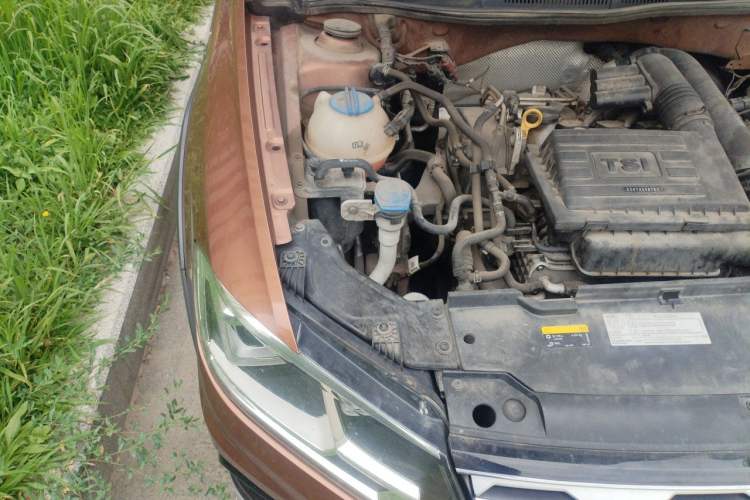 Used Volkswagen C-TREK 2018 230TSI DSG Comfort Model Engine Bay Right