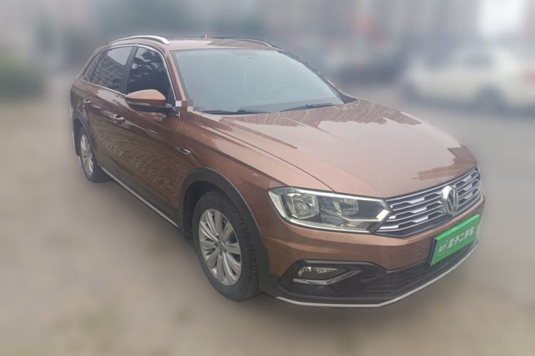 Used Volkswagen C-TREK 2018 1.5L Automatic Fashion Model Front Right 45 Deg