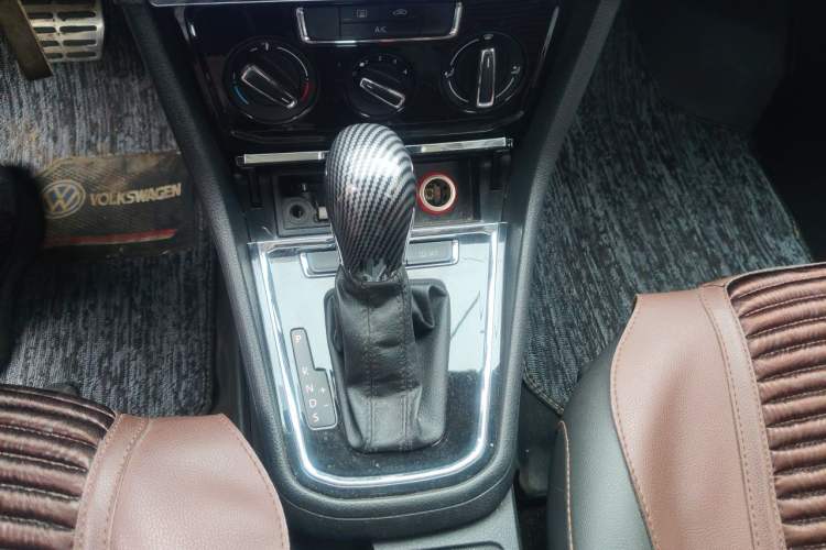 Used Volkswagen C-TREK 2018 230TSI DSG Comfort Model Gear Lever