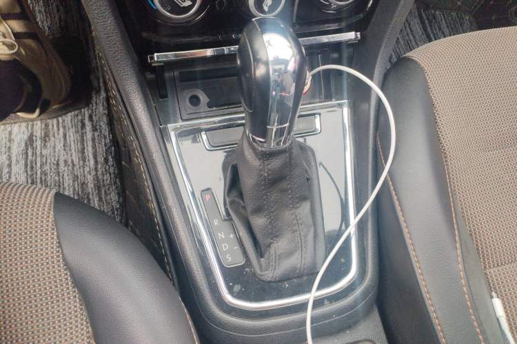 Used Volkswagen C-TREK 2018 1.5L Automatic Comfort Model Gear Lever