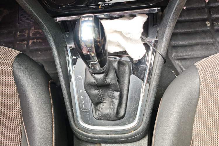 Used Volkswagen C-TREK 2018 230TSI DSG Comfort Model Gear Lever