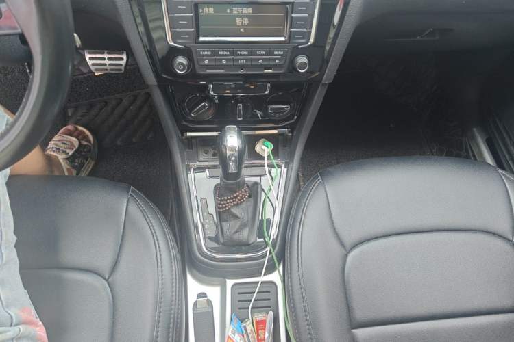 Used Volkswagen C-TREK 2018 1.5L Automatic Comfort Model Gear Lever