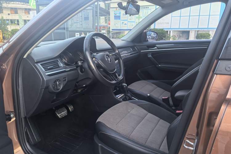 Used Volkswagen C-TREK 2018 1.5L Automatic Comfort Model Interior 1
