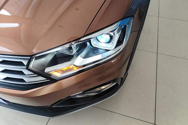 Used Volkswagen C-TREK 2018 1.5L Automatic Comfort Model Left Front Headlight