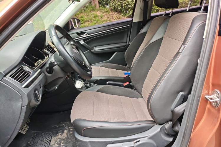 Used Volkswagen C-TREK 2018 230TSI DSG Comfort Model Left Front Seat