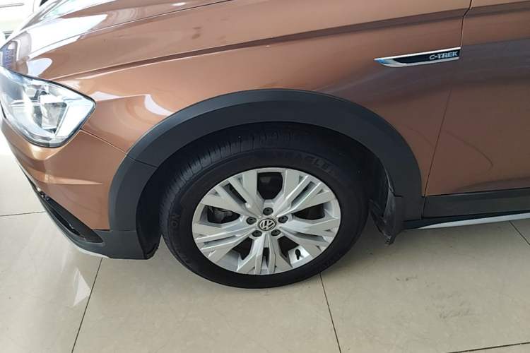 Used Volkswagen C-TREK 2018 1.5L Automatic Comfort Model Left Front Wheel Hub