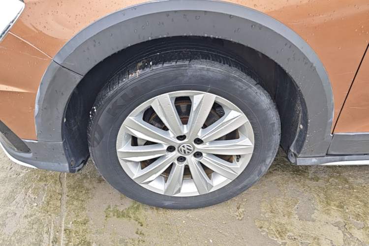 Used Volkswagen C-TREK 2018 1.5L Automatic Comfort Model Left Front Wheel Hub