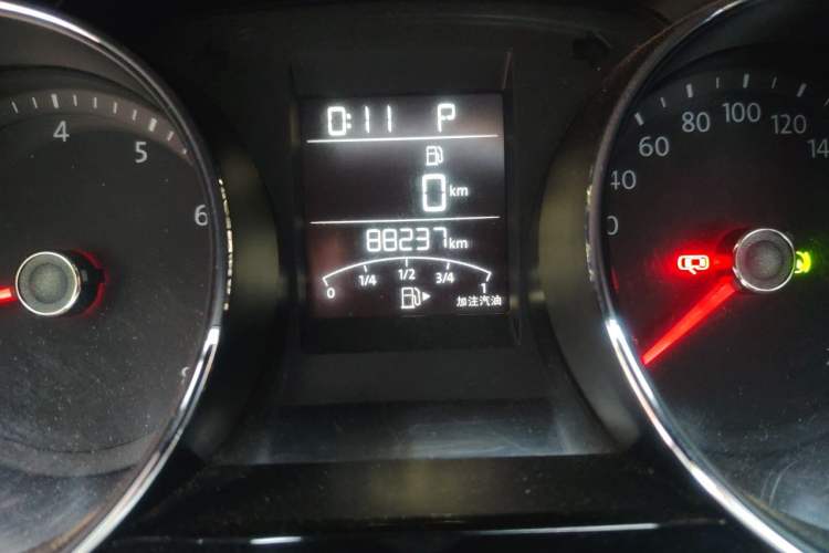 Used Volkswagen C-TREK 2018 230TSI DSG Comfort Model Odometer Close Up