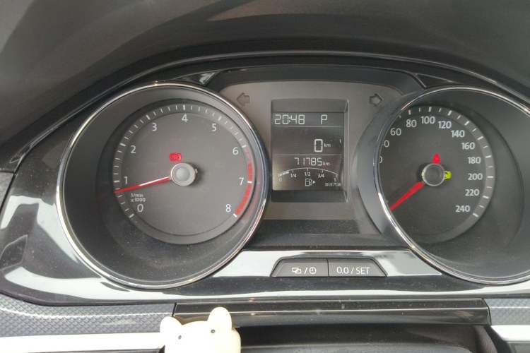 Used Volkswagen C-TREK 2018 1.5L Automatic Comfort Model Odometer Close Up