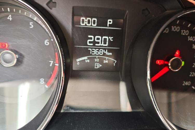 Used Volkswagen C-TREK 2018 230TSI DSG Comfort Model Odometer Close Up