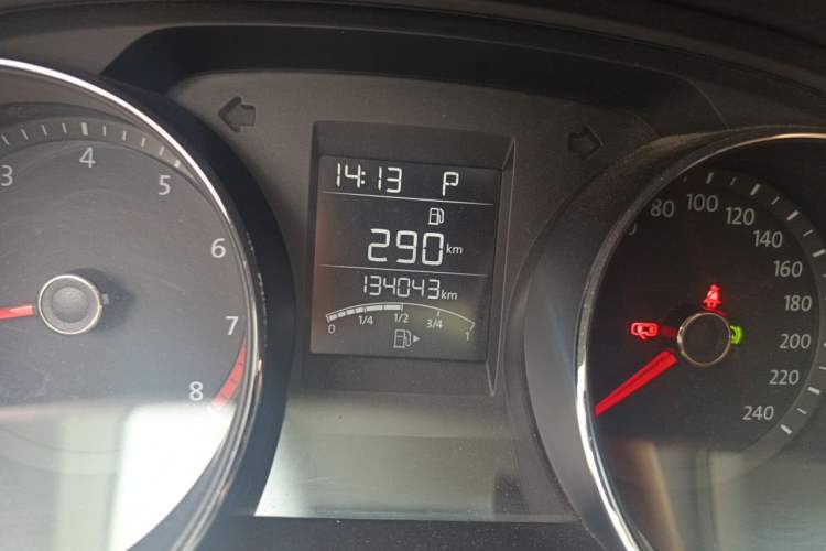 Used Volkswagen C-TREK 2018 1.5L Automatic Fashion Model Odometer Close Up