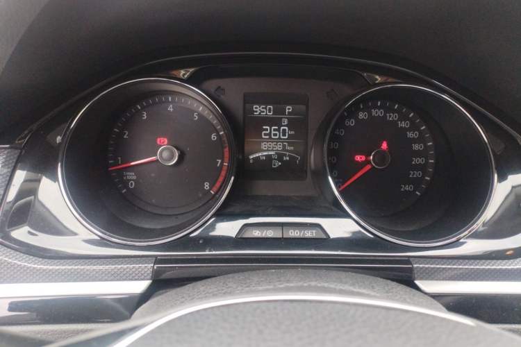 Used Volkswagen C-TREK 2018 230TSI DSG Comfort Model Odometer Close Up