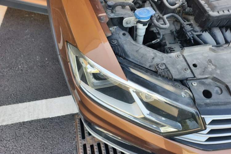 Used Volkswagen C-TREK 2018 1.5L Automatic Comfort Model Right Front Headlight