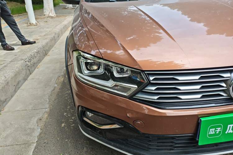 Used Volkswagen C-TREK 2018 230TSI DSG Comfort Model Right Front Headlight