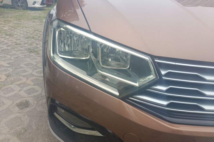 Used Volkswagen C-TREK 2018 1.5L Automatic Fashion Model Right Front Headlight
