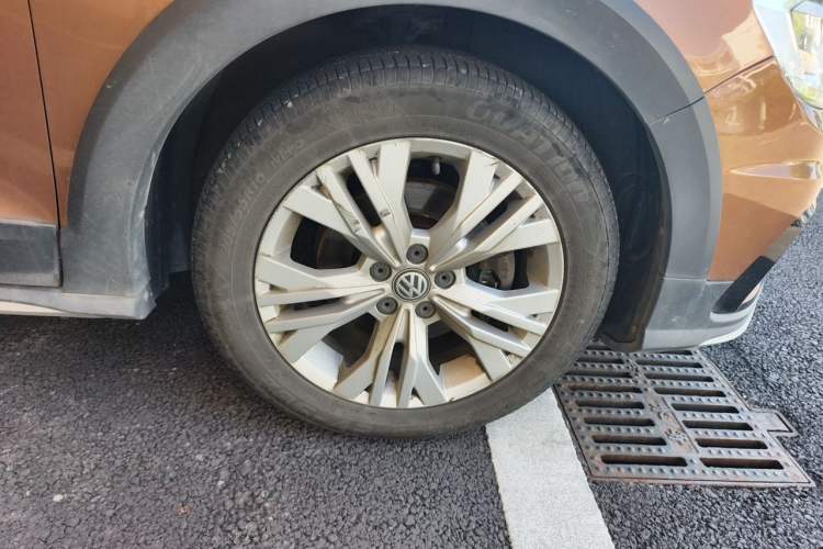 Used Volkswagen C-TREK 2018 1.5L Automatic Comfort Model Right Front Wheel Hub