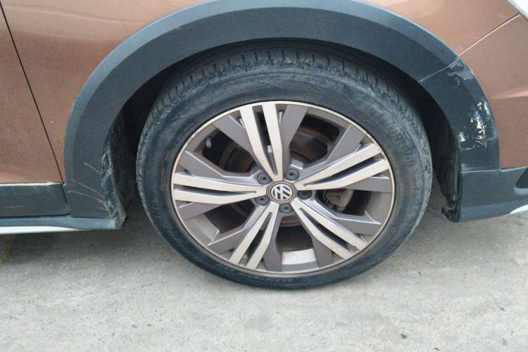 Used Volkswagen C-TREK 2018 230TSI DSG Luxury Version Right Front Wheel Hub