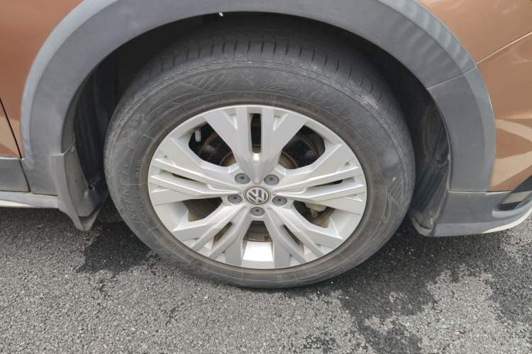 Used Volkswagen C-TREK 2018 1.5L Automatic Comfort Model Right Front Wheel Hub