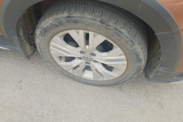 Used Volkswagen C-TREK 2018 1.5L Automatic Comfort Model Right Front Wheel Hub