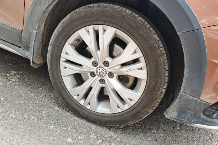 Used Volkswagen C-TREK 2018 230TSI DSG Comfort Model Right Front Wheel Hub