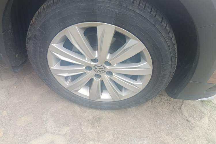 Used Volkswagen C-TREK 2018 1.5L Automatic Fashion Model Right Front Wheel Hub