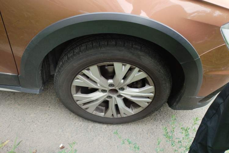 Used Volkswagen C-TREK 2018 230TSI DSG Comfort Model Right Front Wheel Hub