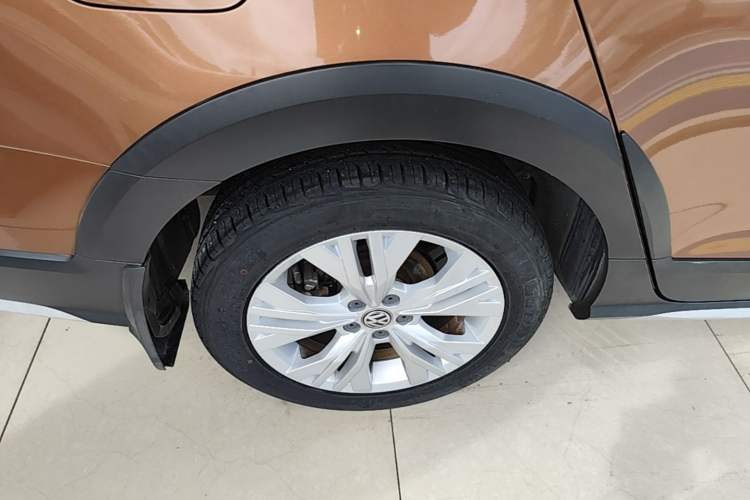Used Volkswagen C-TREK 2018 1.5L Automatic Comfort Model Right Rear Wheel Hub
