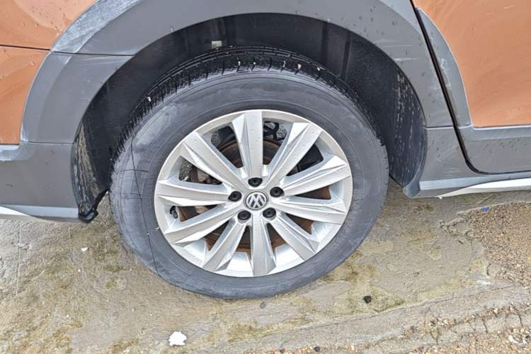 Used Volkswagen C-TREK 2018 1.5L Automatic Comfort Model Right Rear Wheel Hub