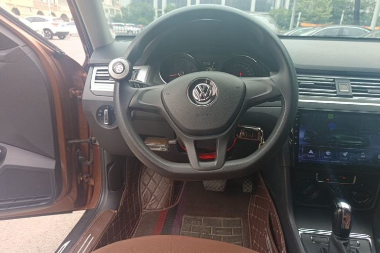 Used Volkswagen C-TREK 2018 1.5L Automatic Fashion Model Steering Wheel
